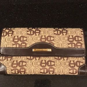 Woman’s wallet